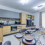 Διαμέρισμα Designer With Attention To Detail In By 360 Estates