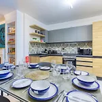 Διαμέρισμα Designer With Attention To Detail In By 360 Estates *