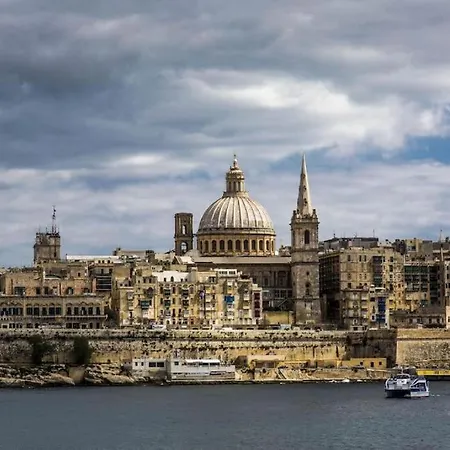 Apartamento Designer With Attention To Detail In By 360 Estates