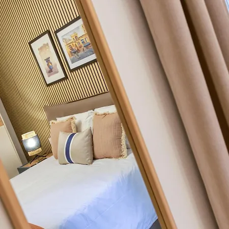 Designer Apartment Near Seafront With Balcony & Patio Appartement *