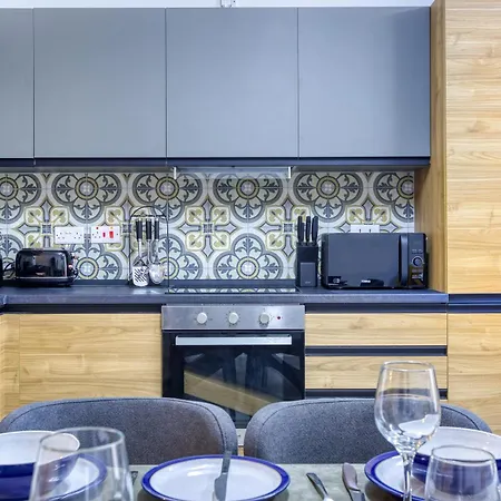Designer Apartment Near Seafront With Balcony & Patio Apartamento *