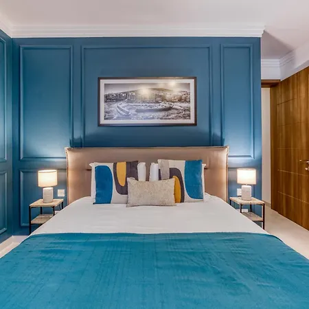 Designer With Attention To Detail In By 360 Estates Apartament