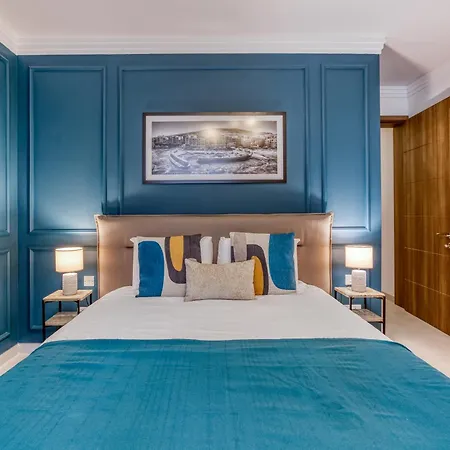 Designer With Attention To Detail In By 360 Estates Apartmán