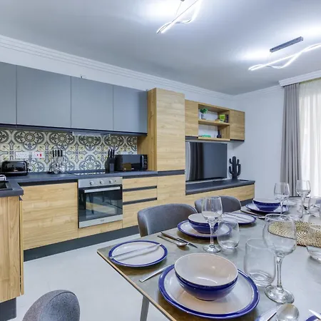 Appartement Designer Apartment Near Seafront With Balcony & Patio