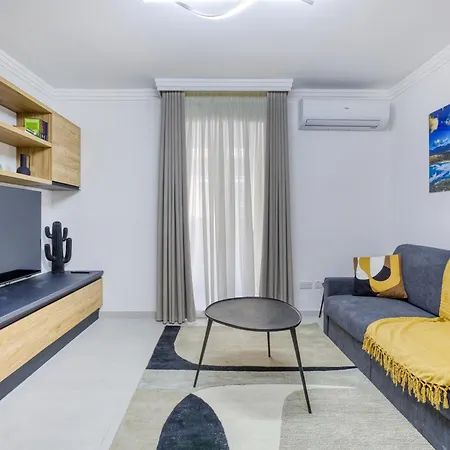 Designer Apartment Near Seafront With Balcony & Patio Appartement *