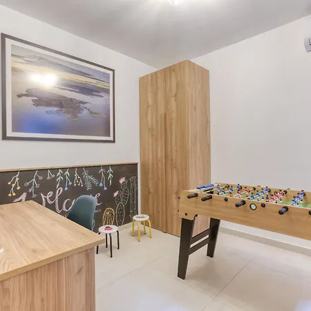 Appartement Designer Apartment Near Seafront With Balcony & Patio