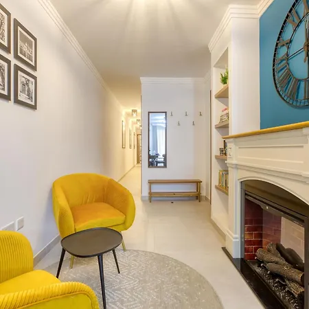 Designer Apartment Near Seafront With Balcony & Patio Appartement