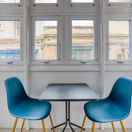 Designer Apartment Near Seafront With Balcony & Patio * Gzira